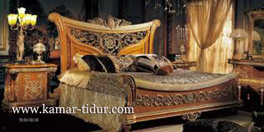 tempat tidur mewah model klasik